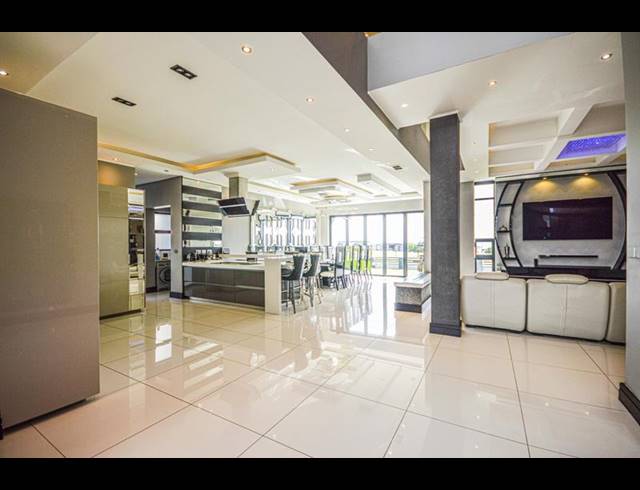 6 BEDROOM HOUSE FOR SALE IN COPPERLEAF ESTATE